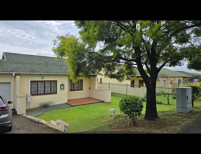 3 BEDROOM SIMPLEX RENTED IN SIGNAL HILL